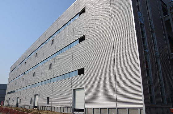 EN Norme Q355 Atelier de construction en acier léger avec toit en tôle ondulée