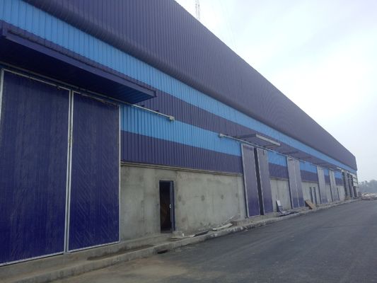 Construction métallique entrepôt préfabriqué bâtiment panneau sandwich Systèmes de toiture pour l'optimisation de l'espace