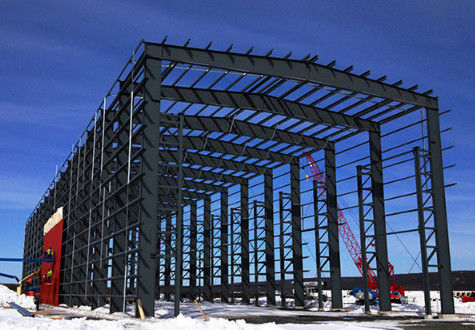 Structure d'acier préfabriquée industrielle moderne Grand atelier avec conception légère pour les ateliers Application