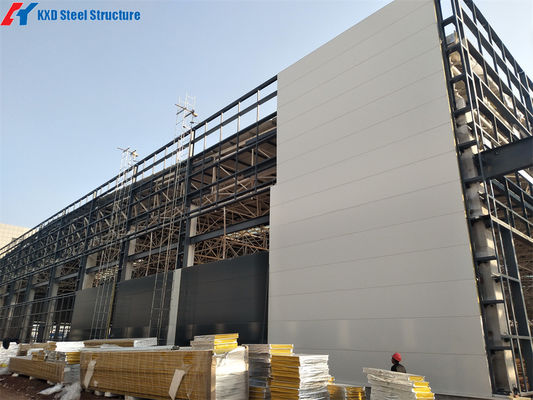 Construction d'entrepôt préfabriqué en structure légère d'acier avec toit sandwich isolé