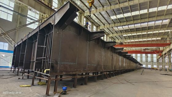 Pont à poutre en acier personnalisé de haute résistance pour les projets ferroviaires d'autoroute Temps de construction court et fort