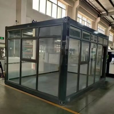 Maisons conteneurs préfabriquées de 20 pieds avec façade en verre pour magasins et salles d'exposition
