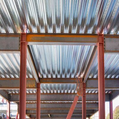 Bâtiment préfabriqué en acier à haute résistance avec une durée de vie de plus de 50 ans et une conception personnalisable pour un usage industriel et commercial